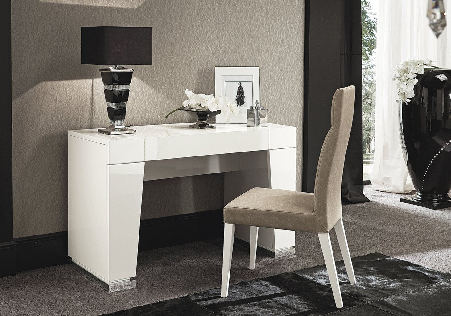 "Canova Bedroom Set with modern design and luxurious comfort" | Vrxco.com